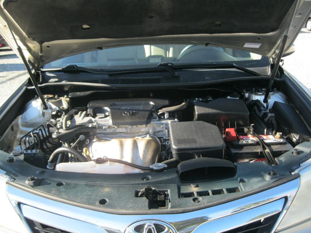 2014 Toyota Camry Image 19