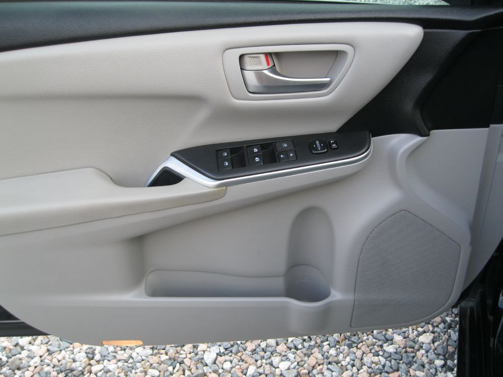 2015 Toyota Camry Image 11