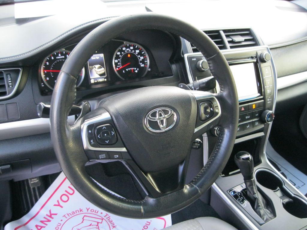 2015 Toyota Camry Image 12