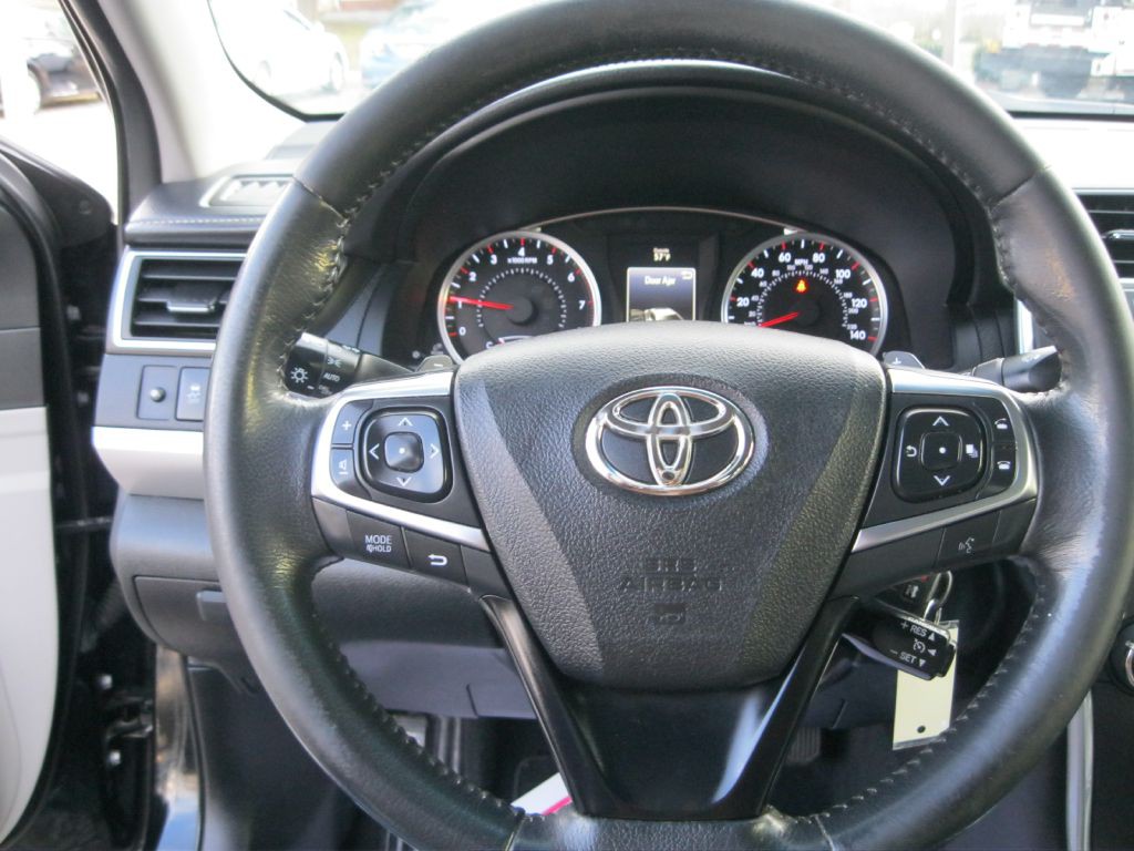 2015 Toyota Camry Image 17