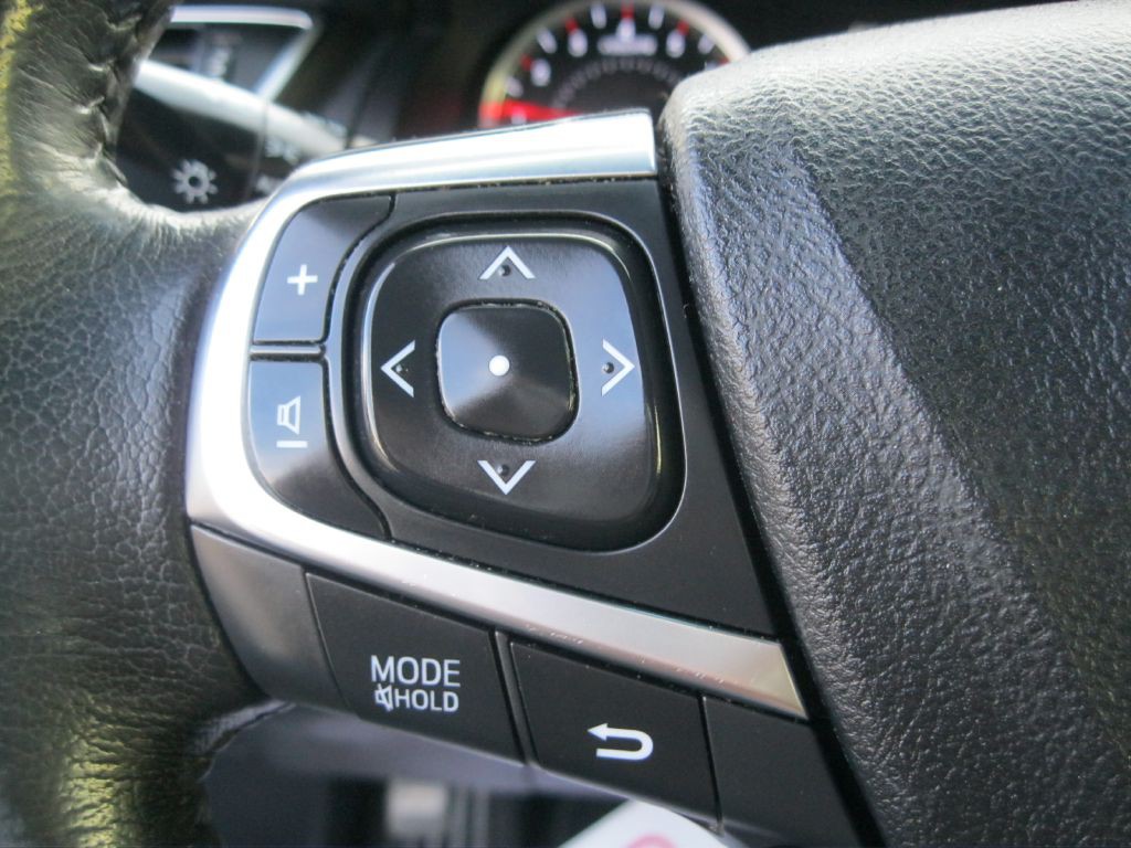 2015 Toyota Camry Image 18