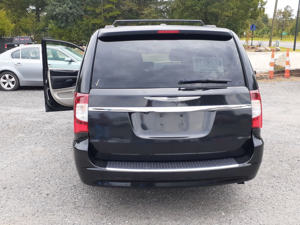 2013 Chrysler Town & Country Image 5