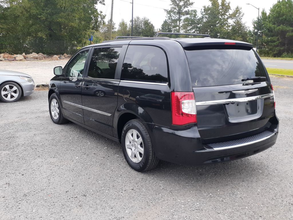 2013 Chrysler Town & Country Image 6