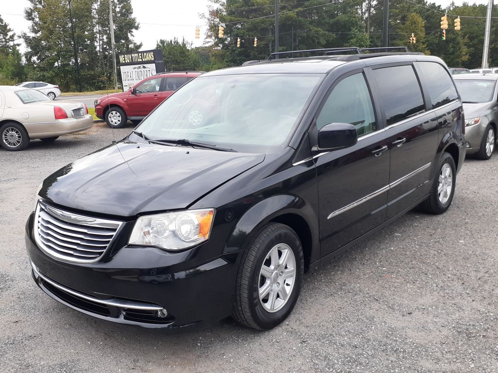 2013 Chrysler Town & Country Image 7