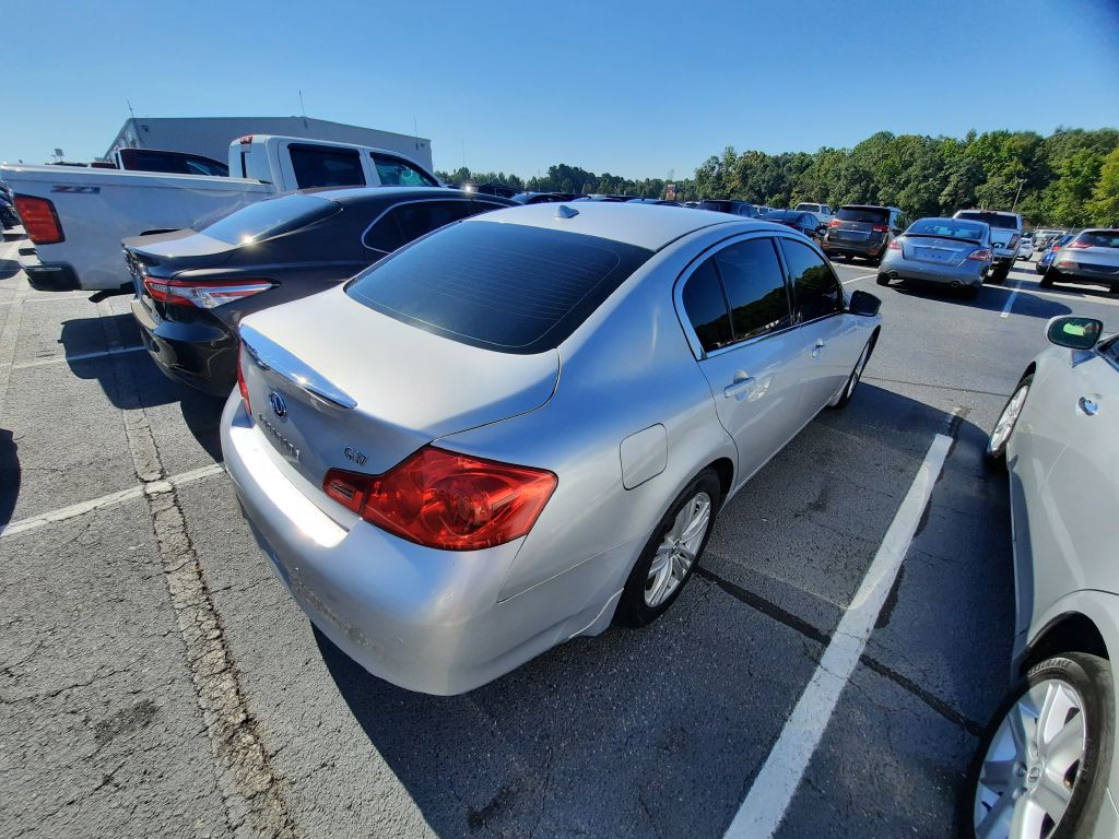 2010 INFINITI G37 Image 2
