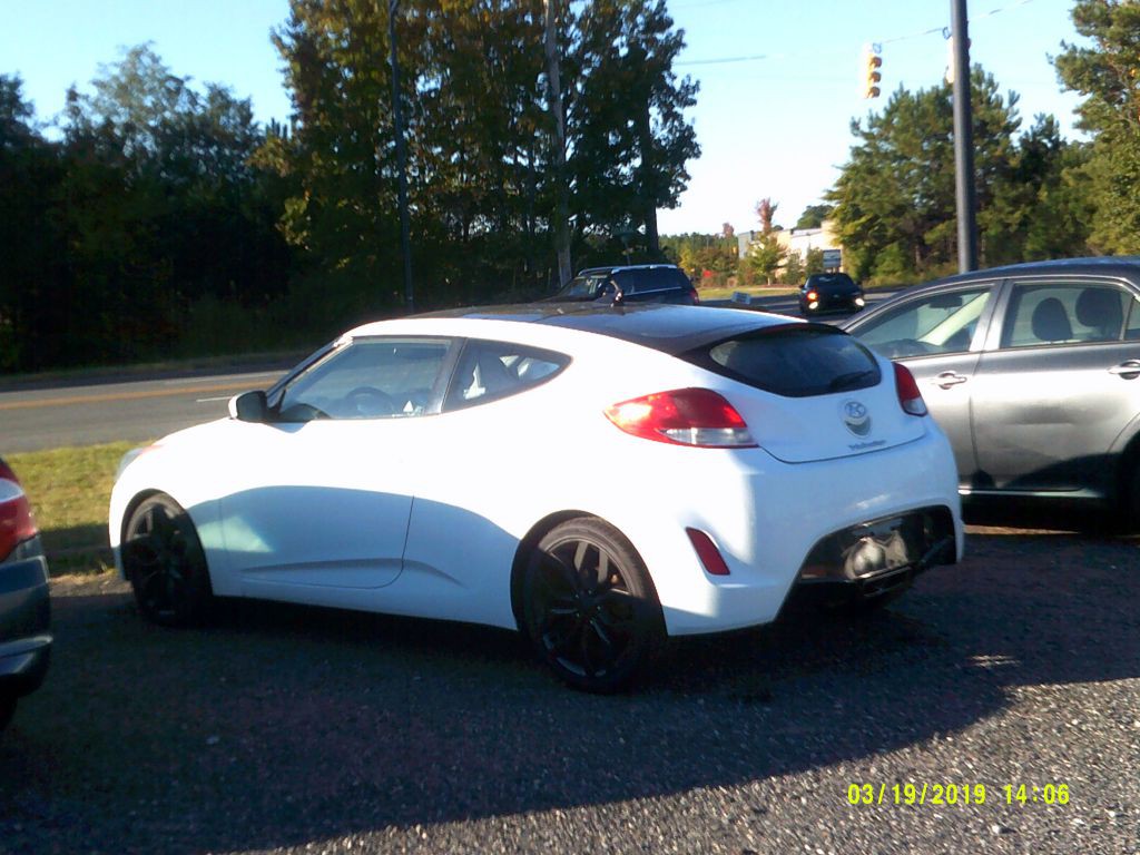 2012 Hyundai Veloster Image 2