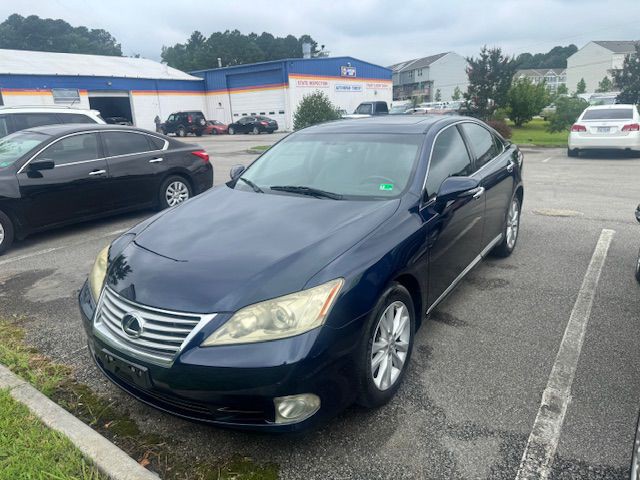 2011 Lexus ES Image 2
