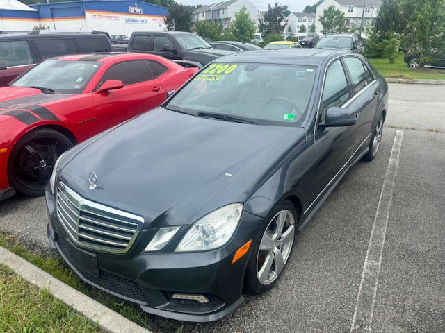 2011 Mercedes-Benz E-Class Image 2