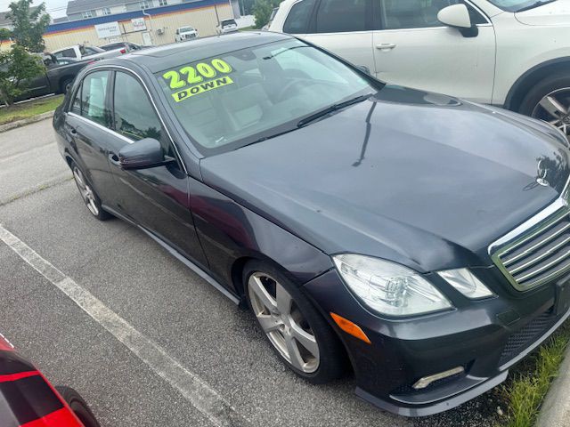 2011 Mercedes-Benz E-Class Image 3