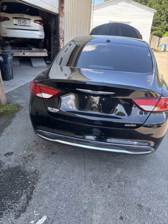 2015 Chrysler 200 Image 2