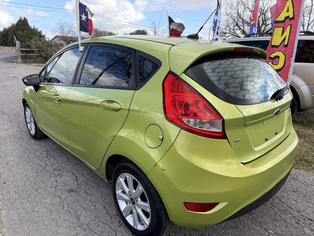 2012 Ford Fiesta Image 2