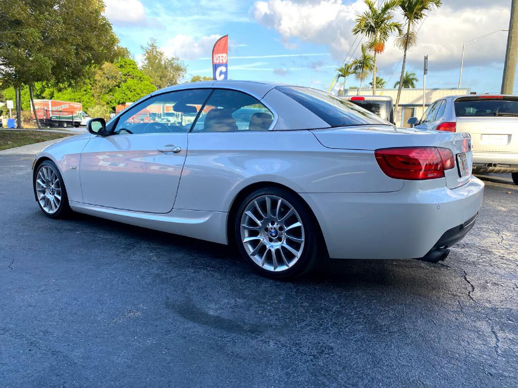 2013 BMW 3 Series Image 15