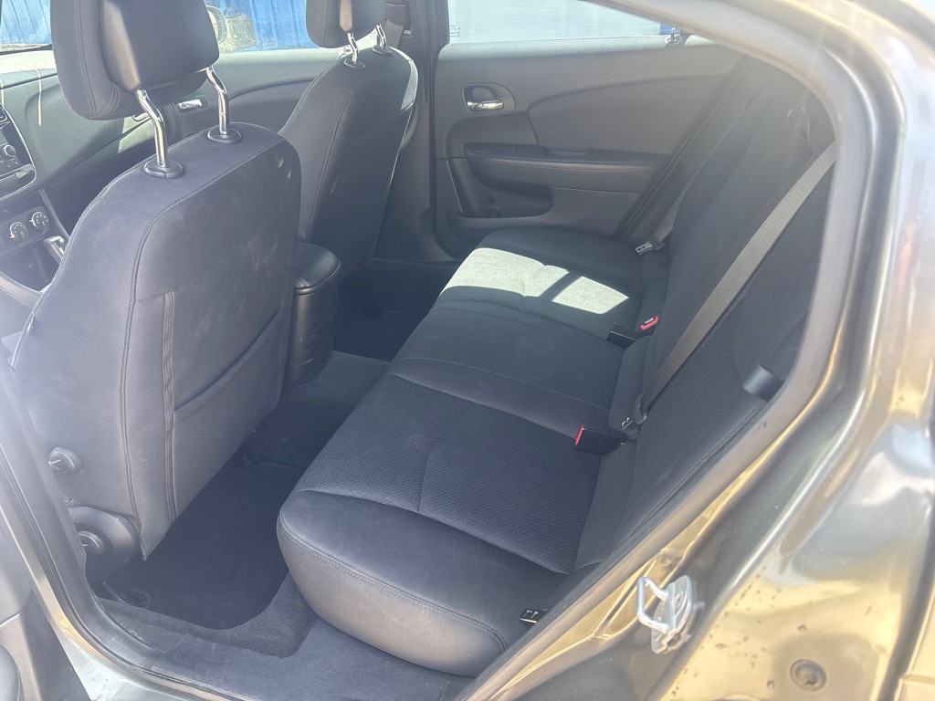2013 Chrysler 200 Image 7
