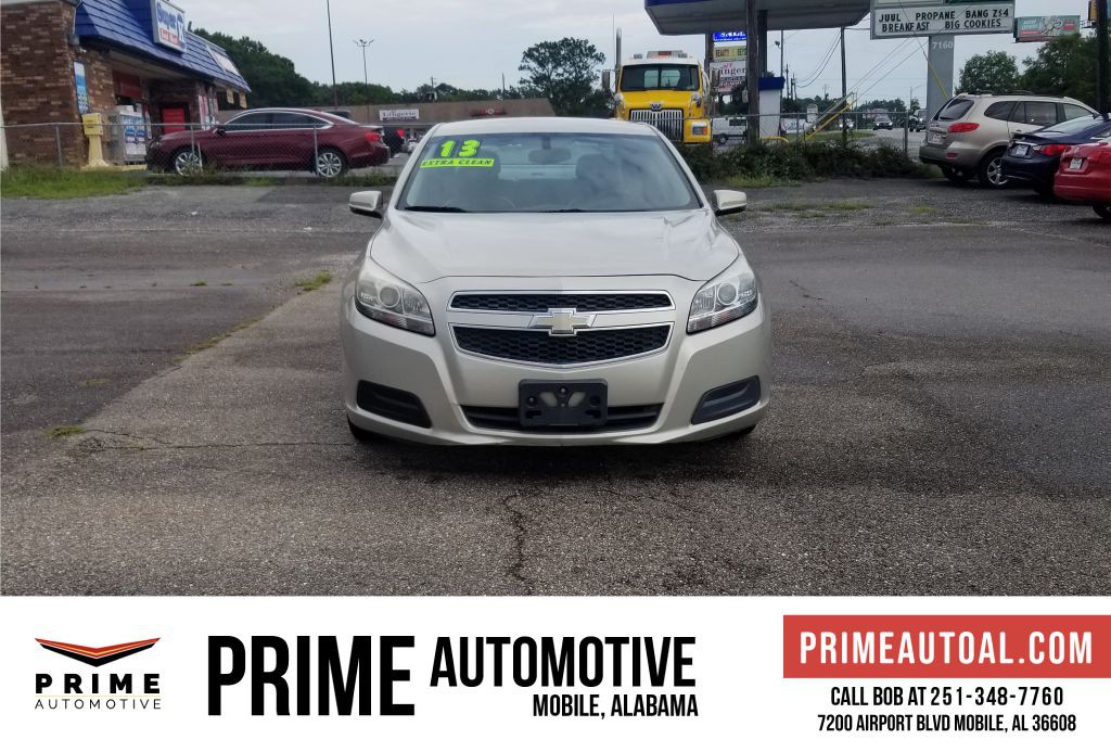 2013 Chevrolet Malibu Image 2
