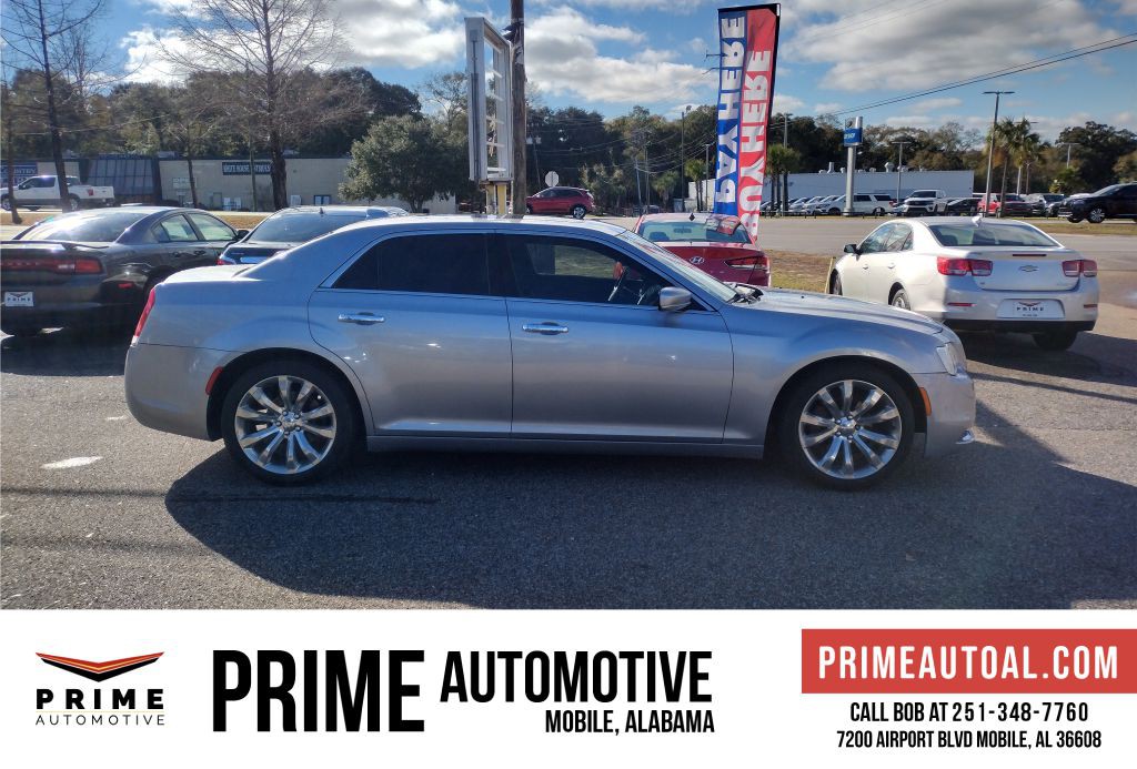 2018 Chrysler 300 Image 5