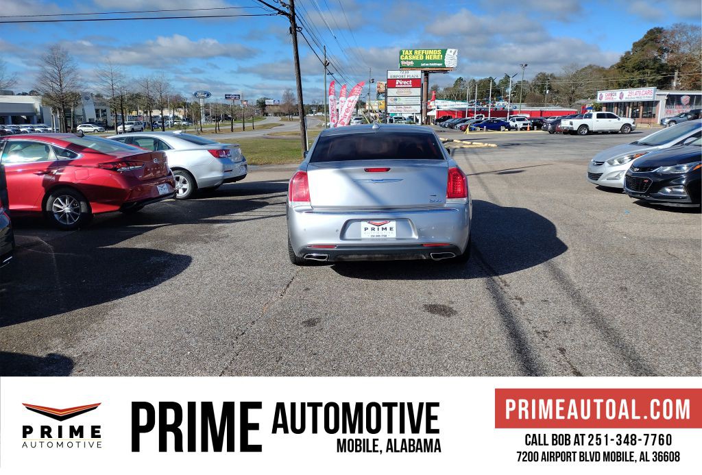 2018 Chrysler 300 Image 7