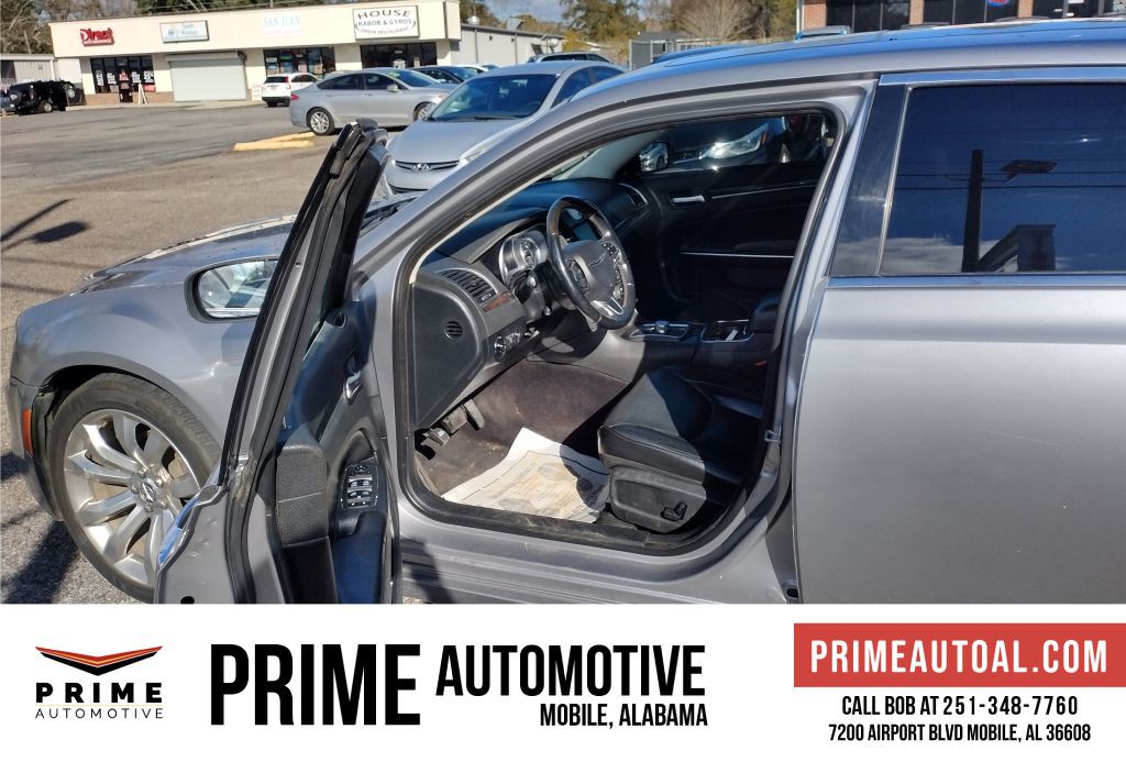 2018 Chrysler 300 Image 9