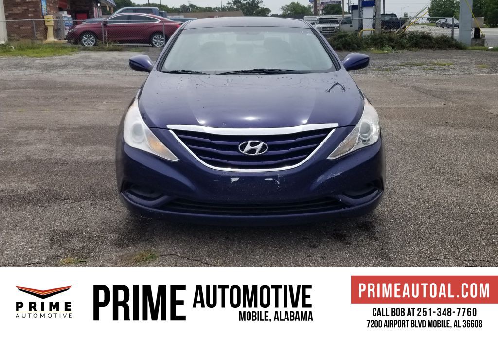 2011 Hyundai Sonata Image 2