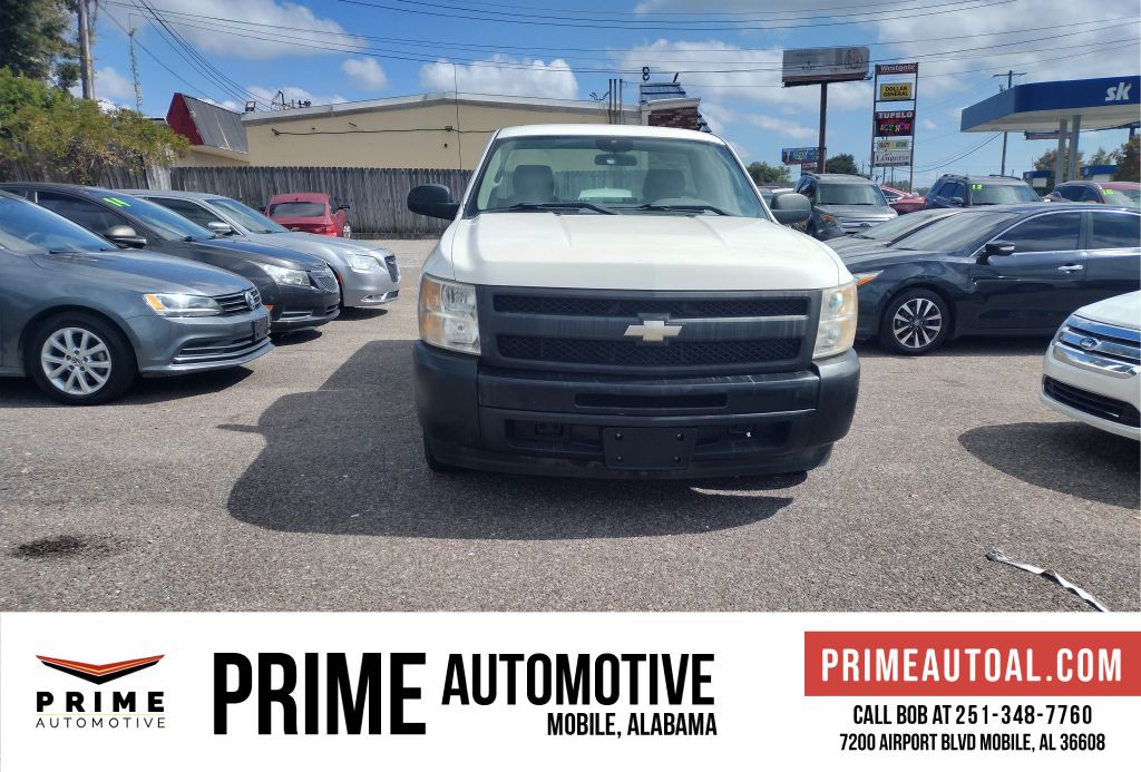 2011 Chevrolet Silverado 1500 Image 2