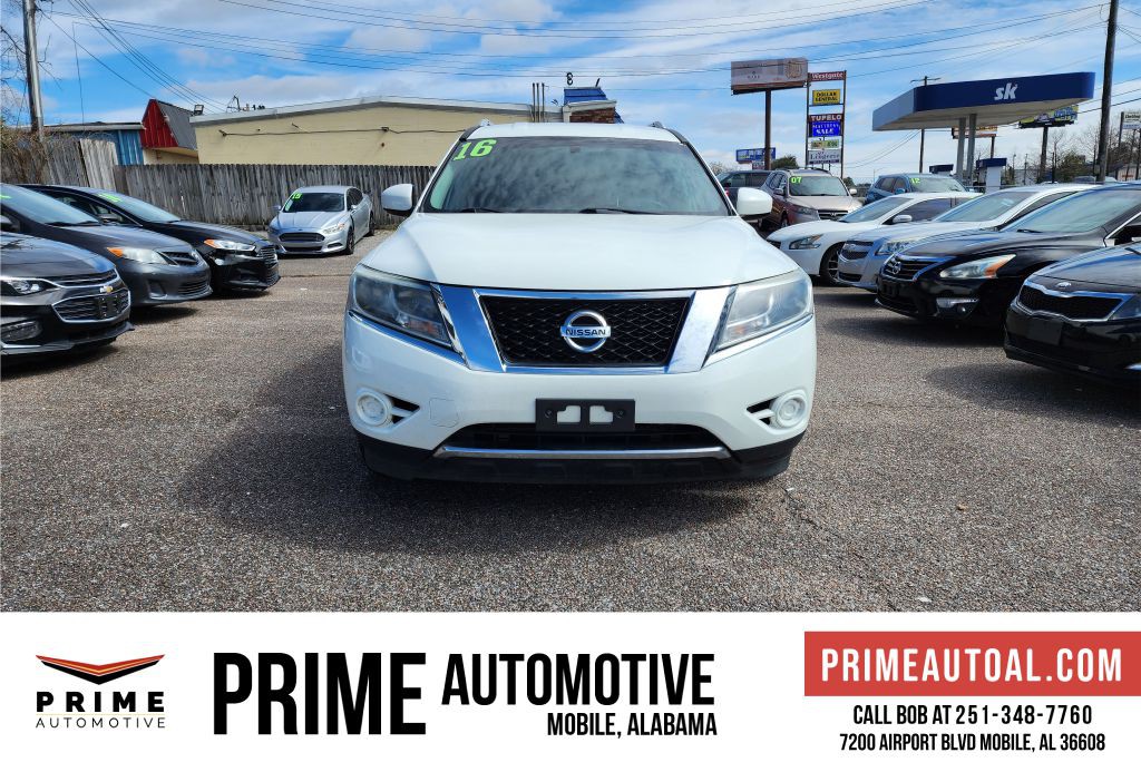 2016 Nissan Pathfinder Image 2