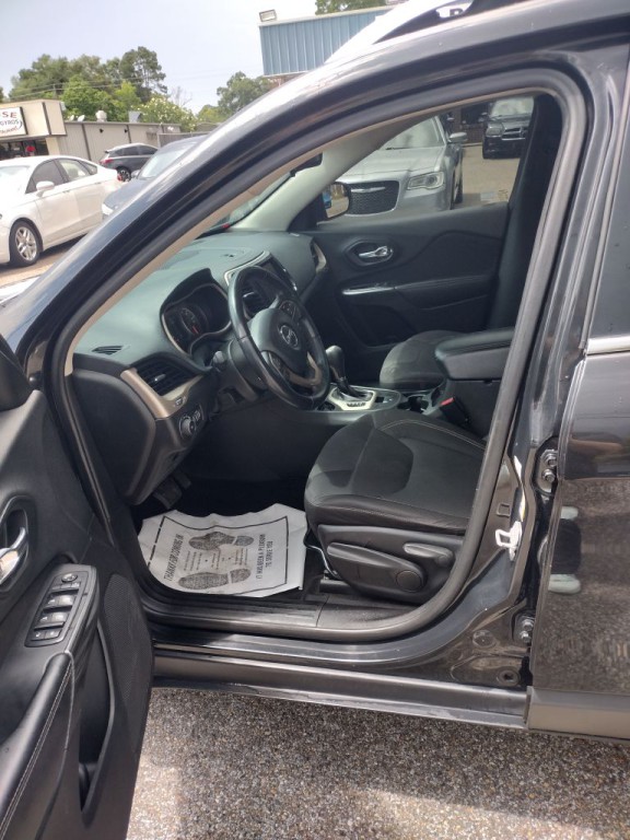 2016 Jeep Cherokee Image 9