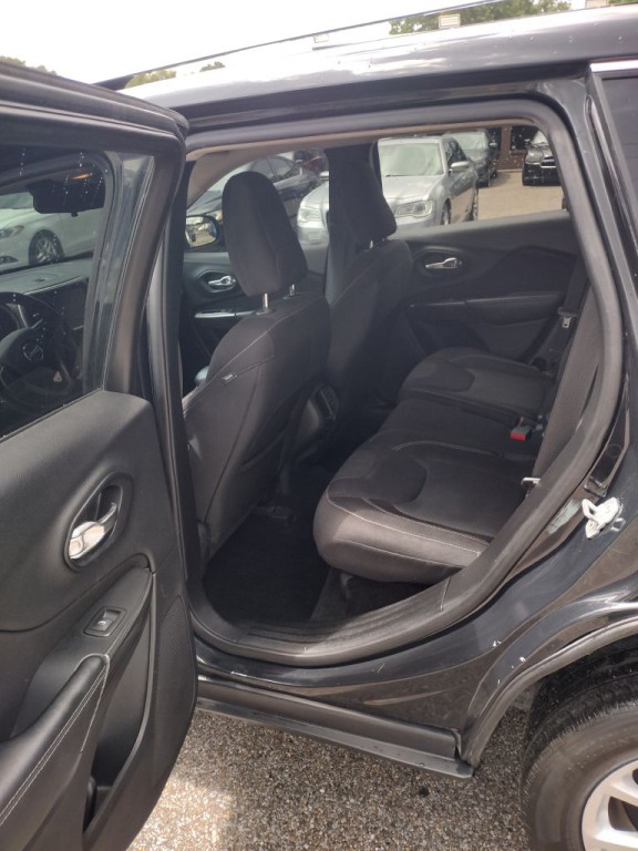 2016 Jeep Cherokee Image 11