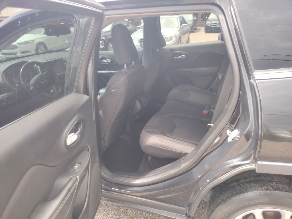 2016 Jeep Cherokee Image 12