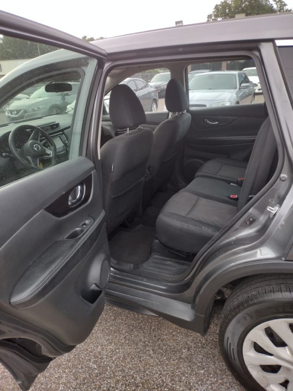 2018 Nissan Rogue Image 11