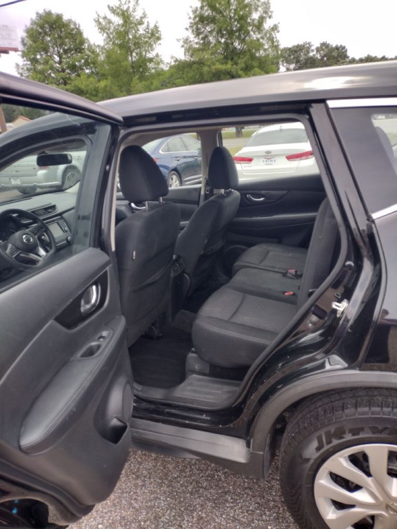 2018 Nissan Rogue Image 11