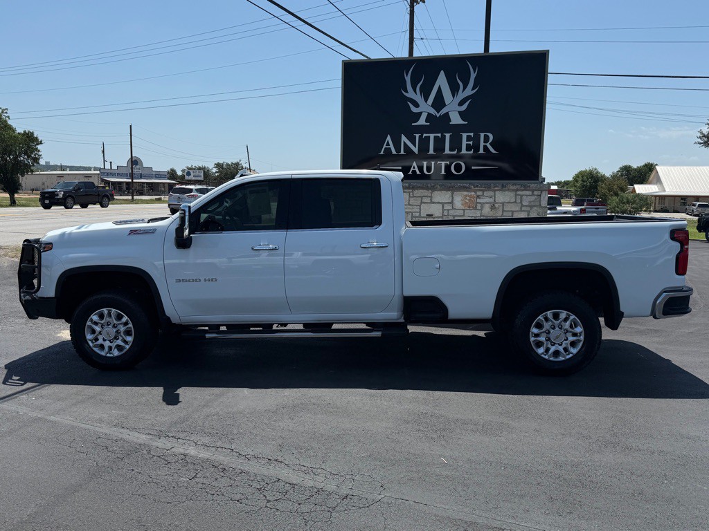 2024 Chevrolet Silverado 1500 Image 2