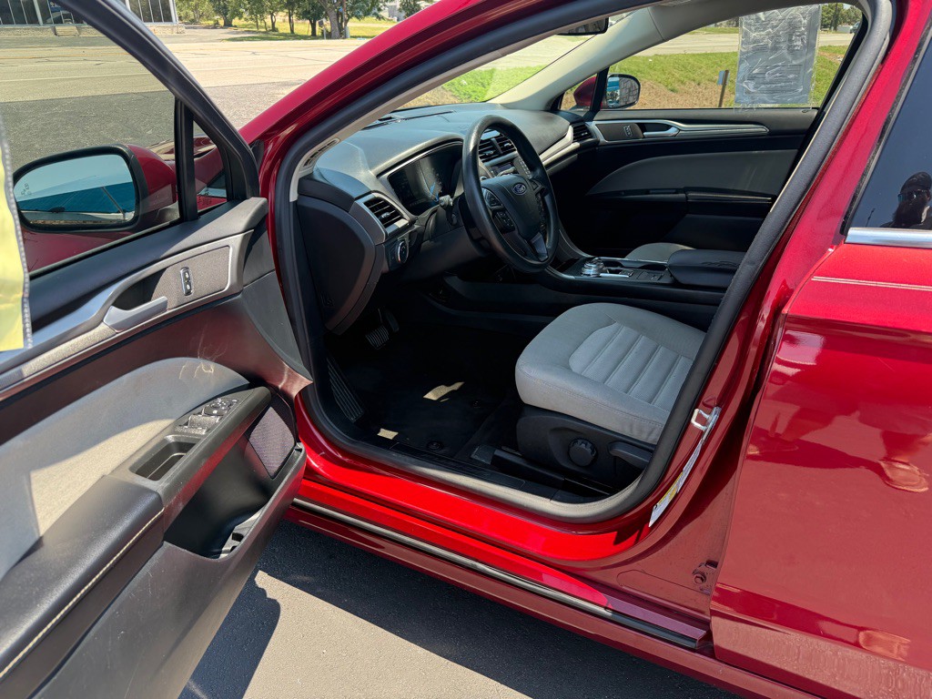 2019 Ford Fusion Image 10