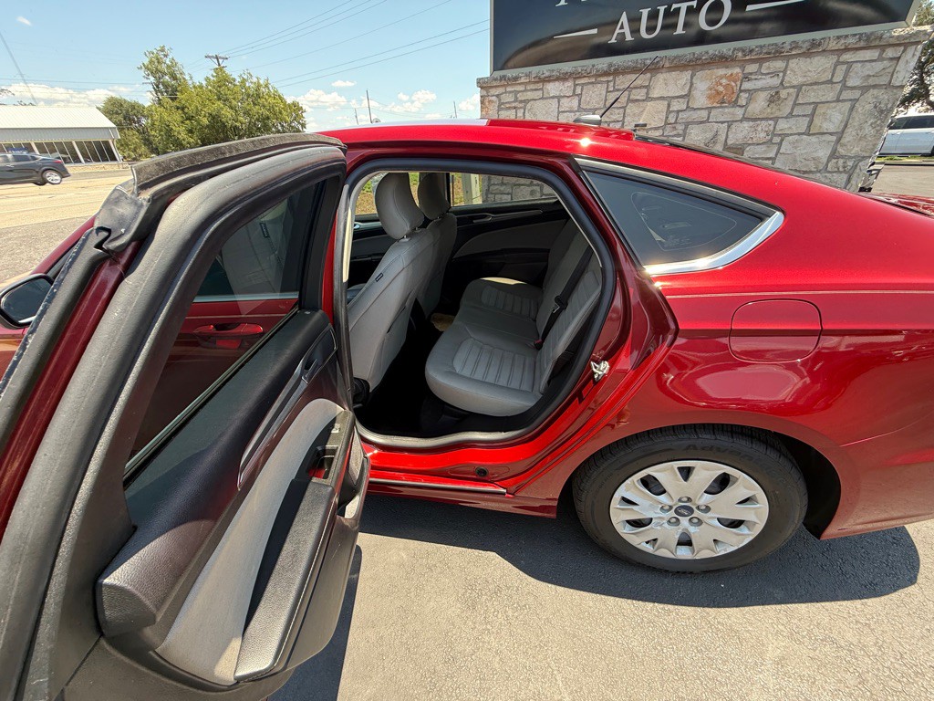 2019 Ford Fusion Image 18