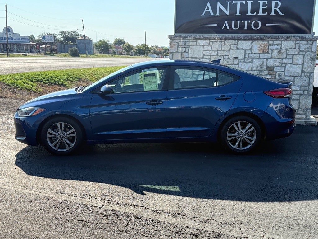 2018 Hyundai Elantra Image 2