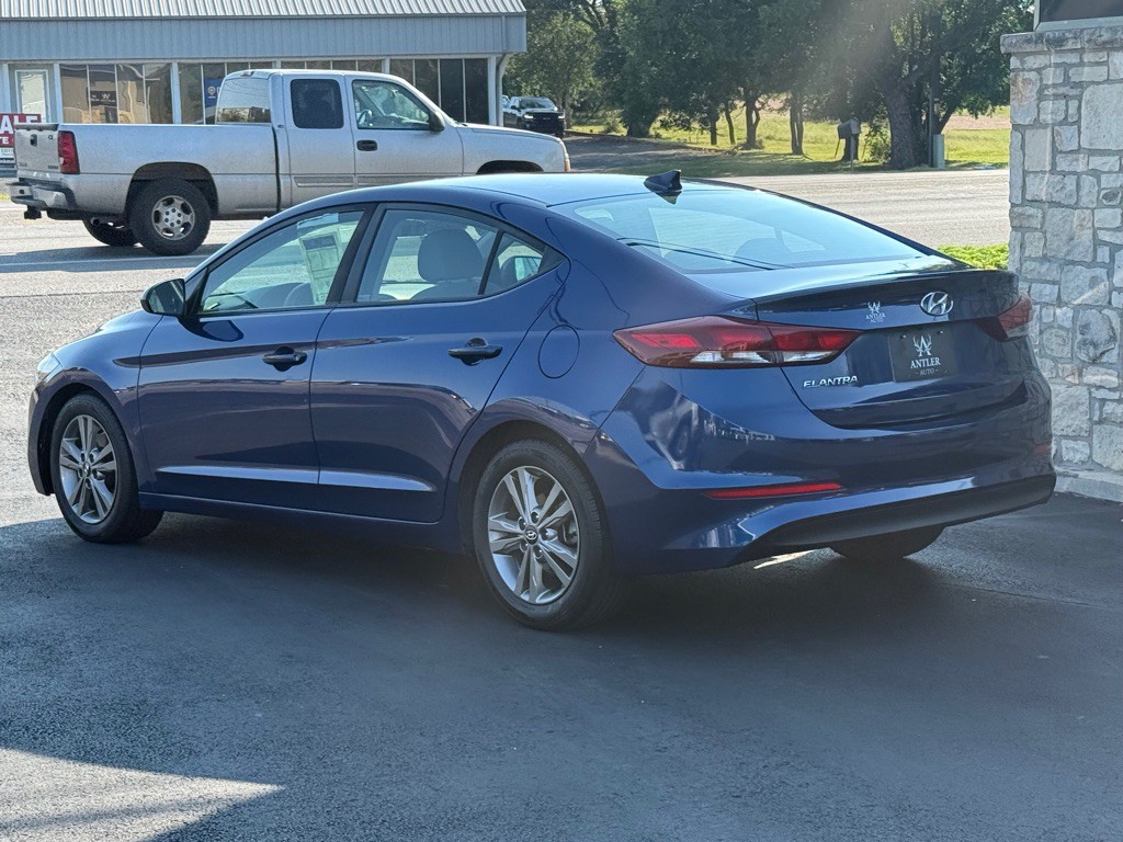 2018 Hyundai Elantra Image 3