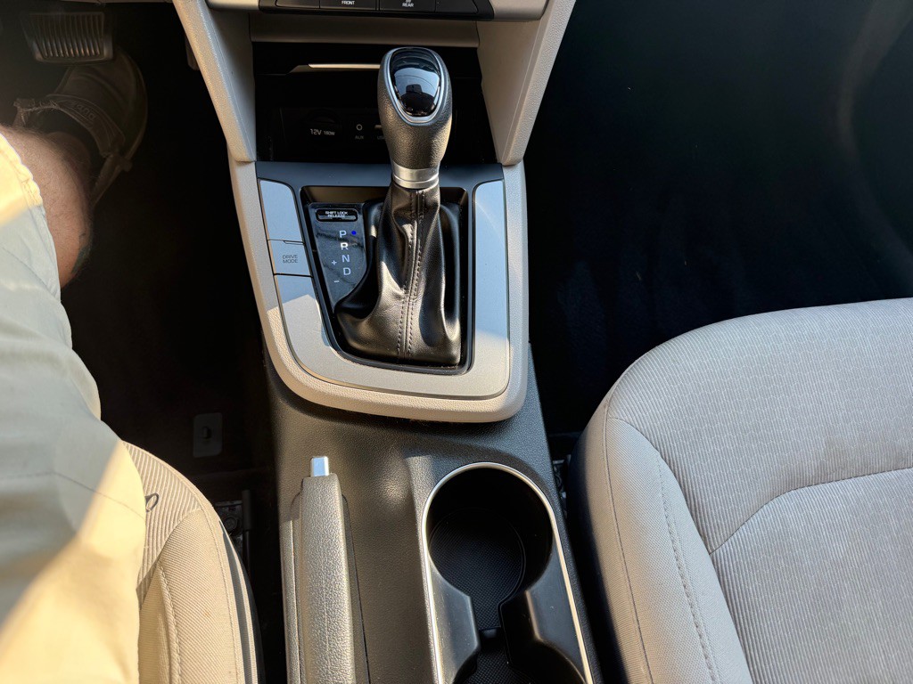 2018 Hyundai Elantra Image 12