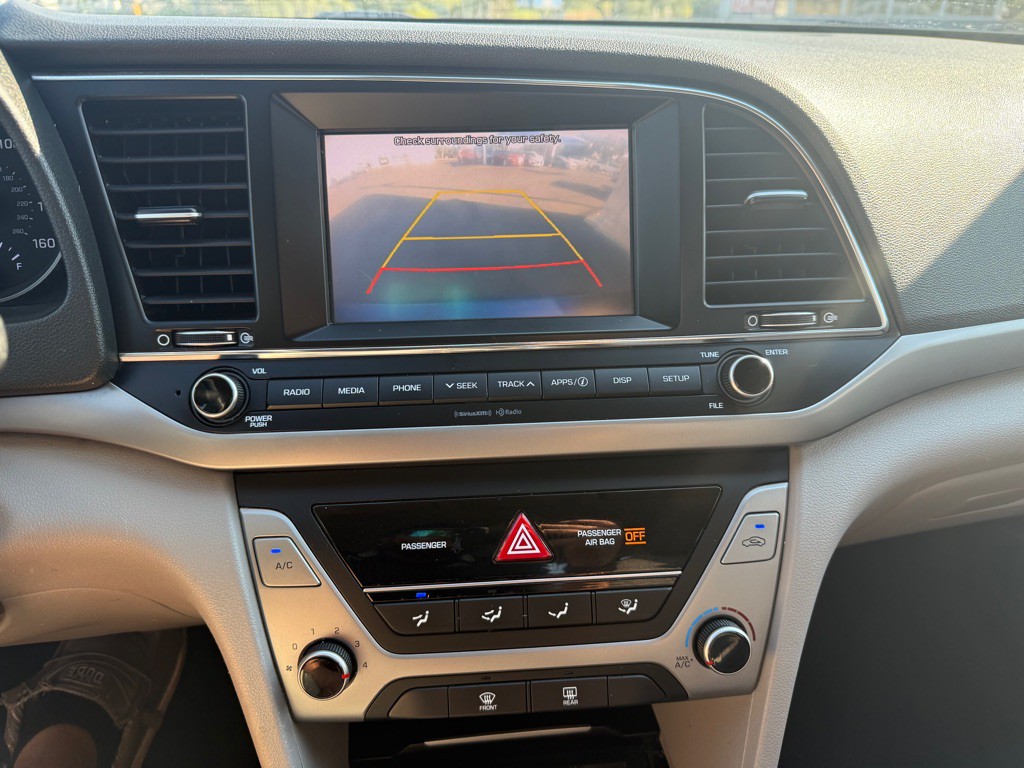 2018 Hyundai Elantra Image 14