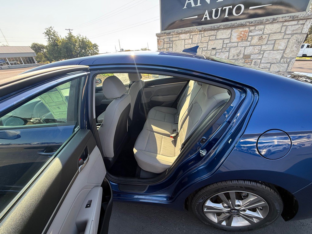 2018 Hyundai Elantra Image 16