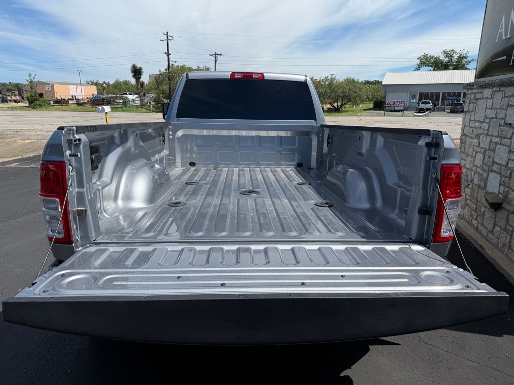 2024 RAM 3500 Image 9