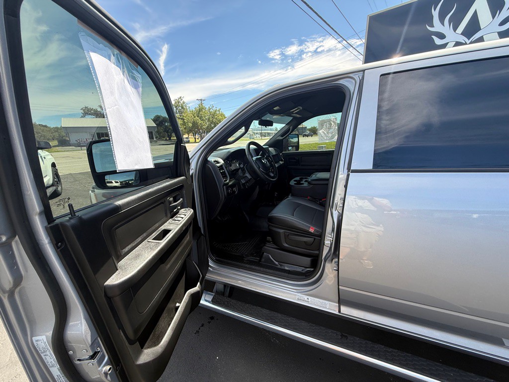 2024 RAM 3500 Image 11