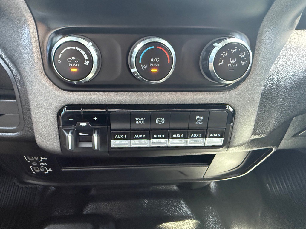 2024 RAM 3500 Image 16