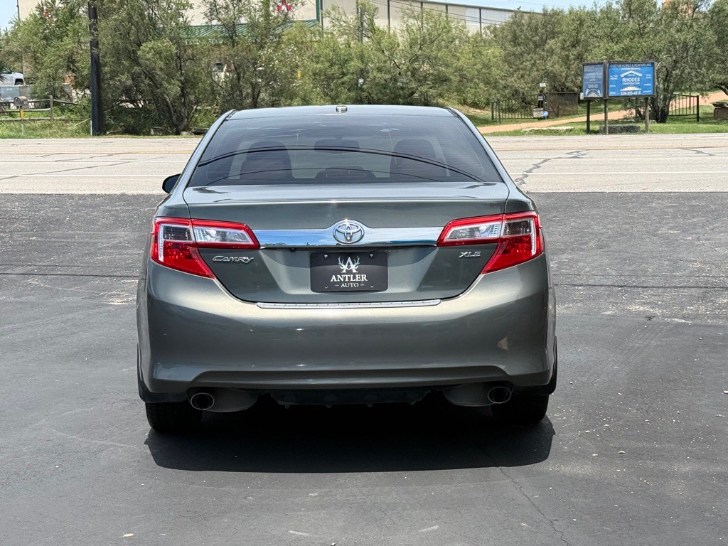 2013 Toyota Camry Image 4