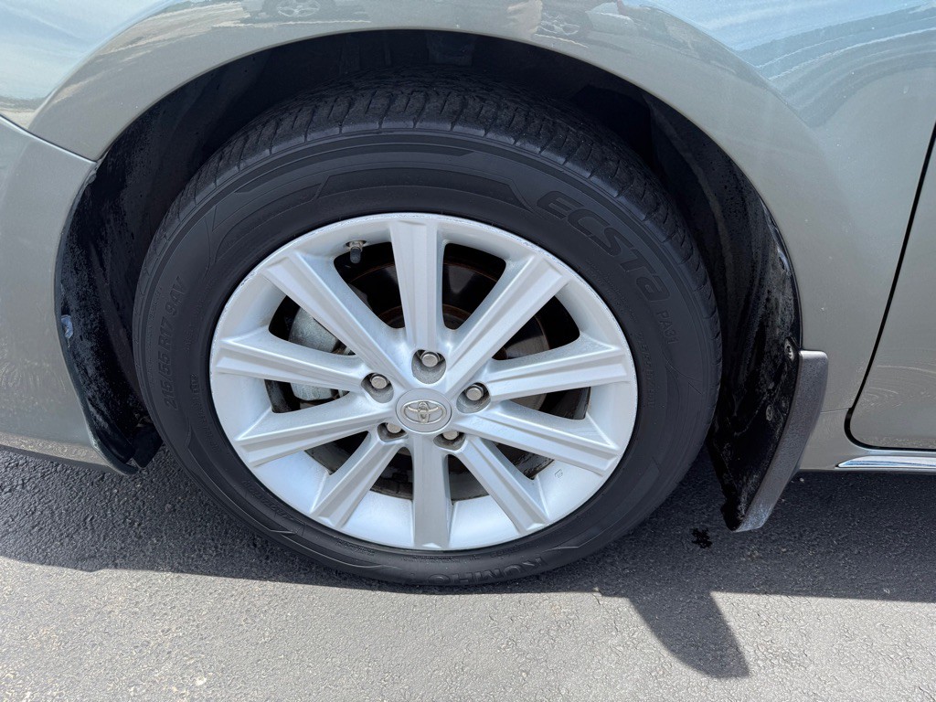 2013 Toyota Camry Image 8