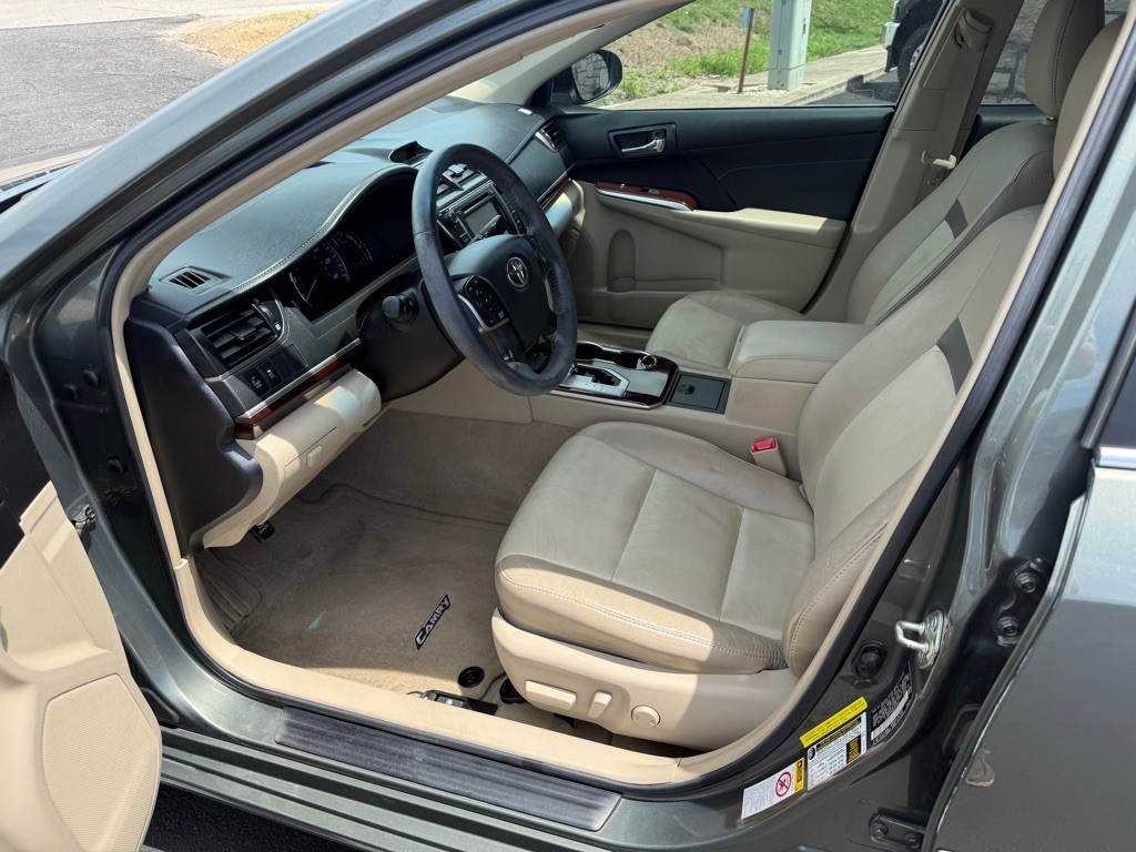 2013 Toyota Camry Image 10