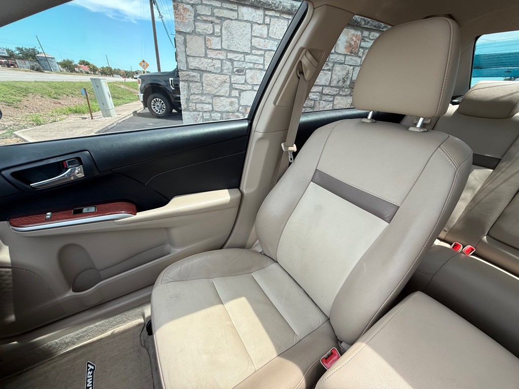 2013 Toyota Camry Image 17