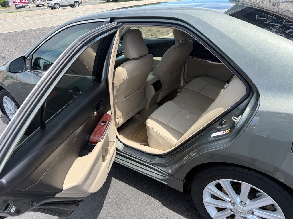 2013 Toyota Camry Image 19