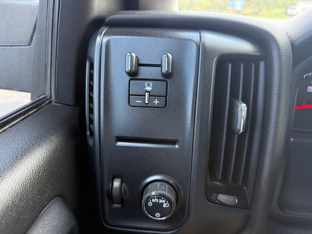 2018 Chevrolet Silverado 1500 Image 12