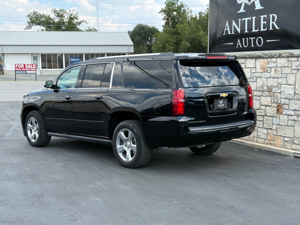 2019 Chevrolet Suburban Image 3