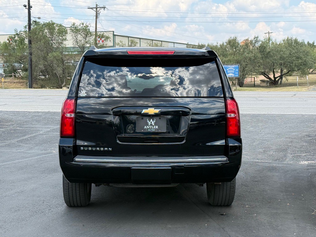 2019 Chevrolet Suburban Image 4