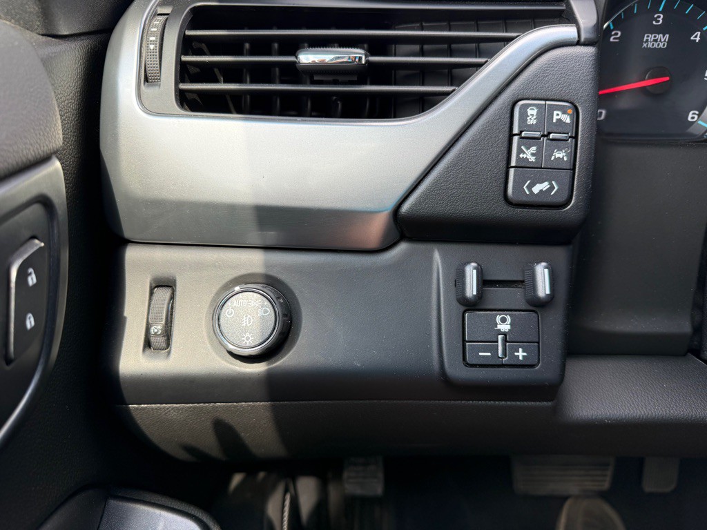 2019 Chevrolet Suburban Image 12