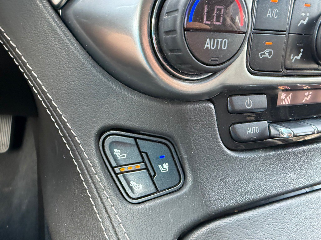 2019 Chevrolet Suburban Image 17